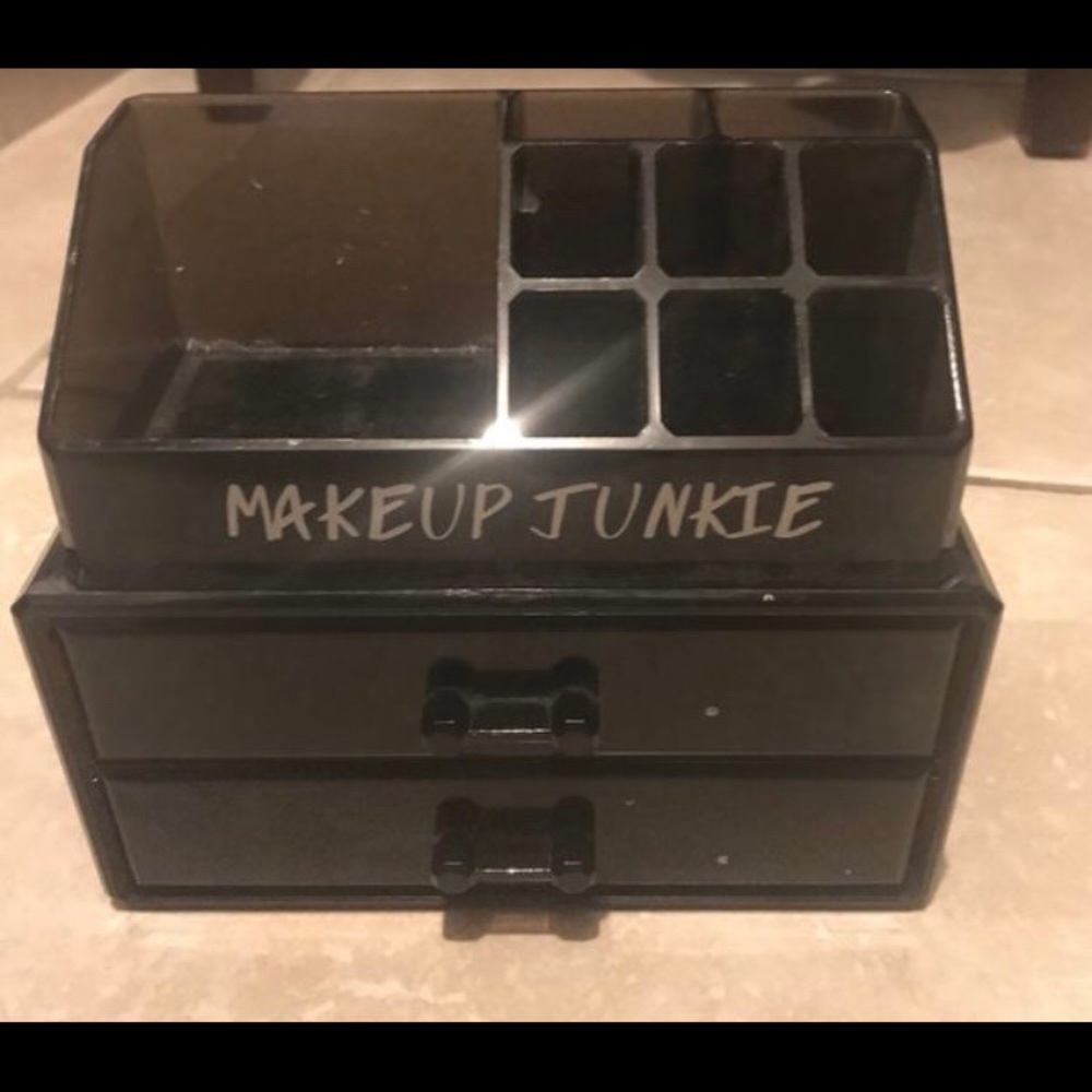 Makeup storage